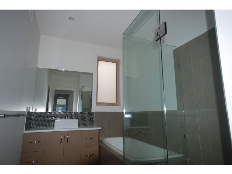 5/16 Lind Street, Strathmore VIC 3041