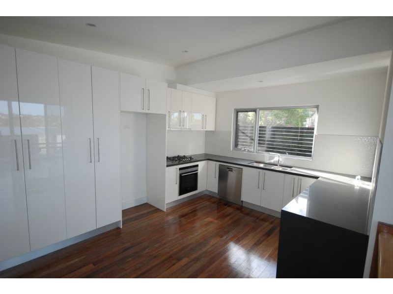 2/290 Pascoe Vale Road, Essendon VIC 3040