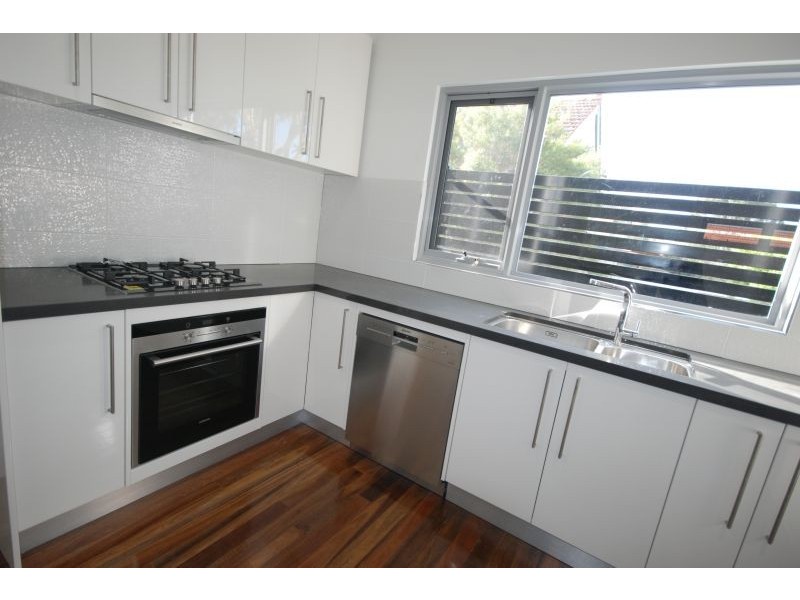 2/290 Pascoe Vale Road, Essendon VIC 3040