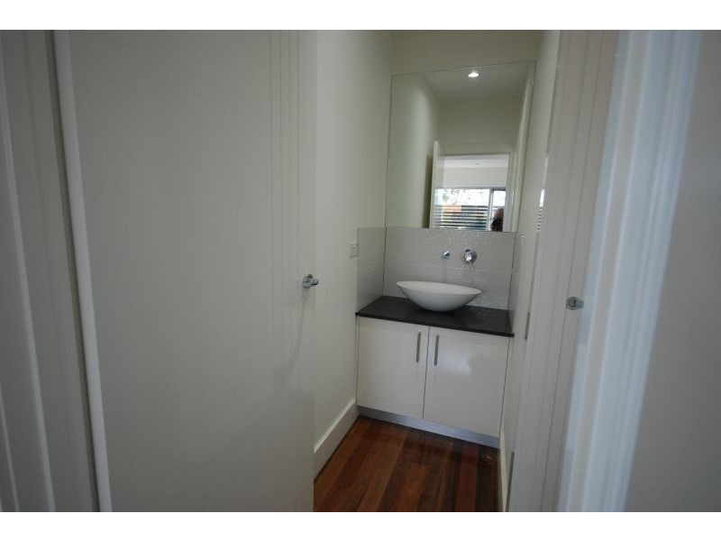 2/290 Pascoe Vale Road, Essendon VIC 3040