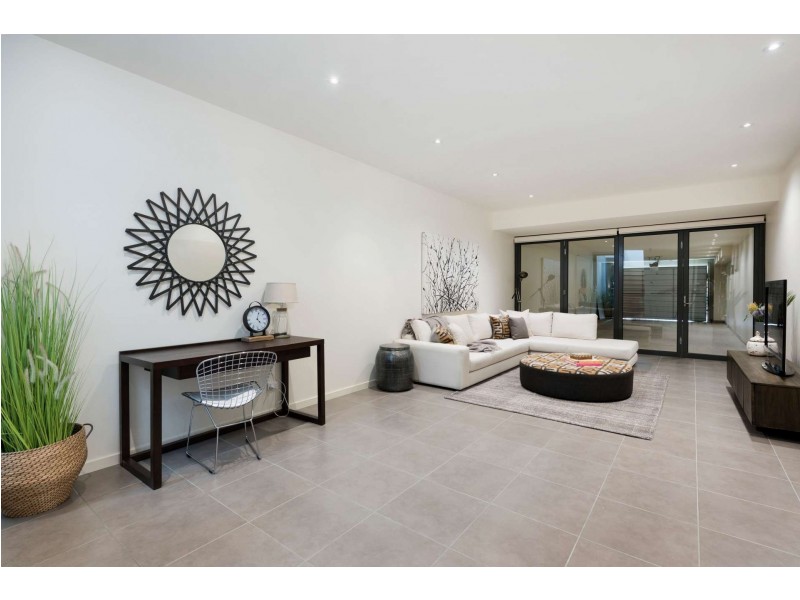 8B Urquhart Street, Northcote VIC 3070