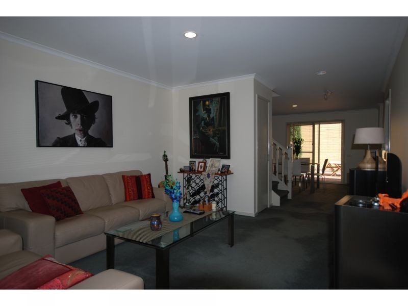 22 Eva Buhlert Close, Brunswick VIC 3056