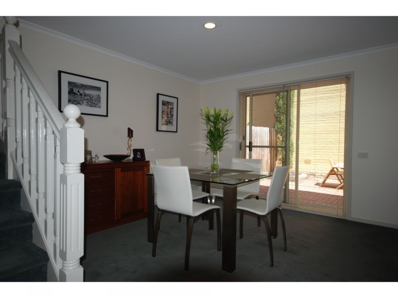 22 Eva Buhlert Close, Brunswick VIC 3056