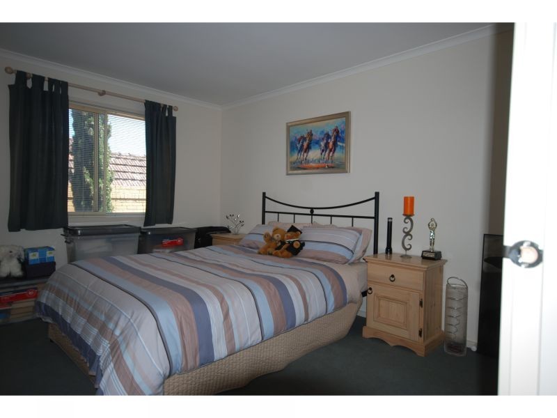 22 Eva Buhlert Close, Brunswick VIC 3056