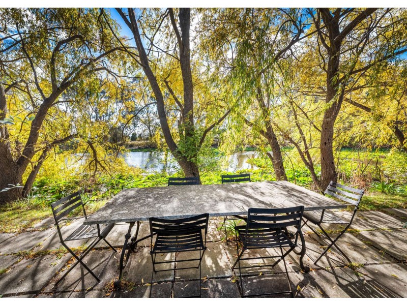 61 Thompsons Road, Harcourt VIC 3453