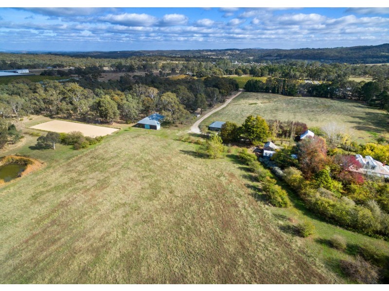 61 Thompsons Road, Harcourt VIC 3453