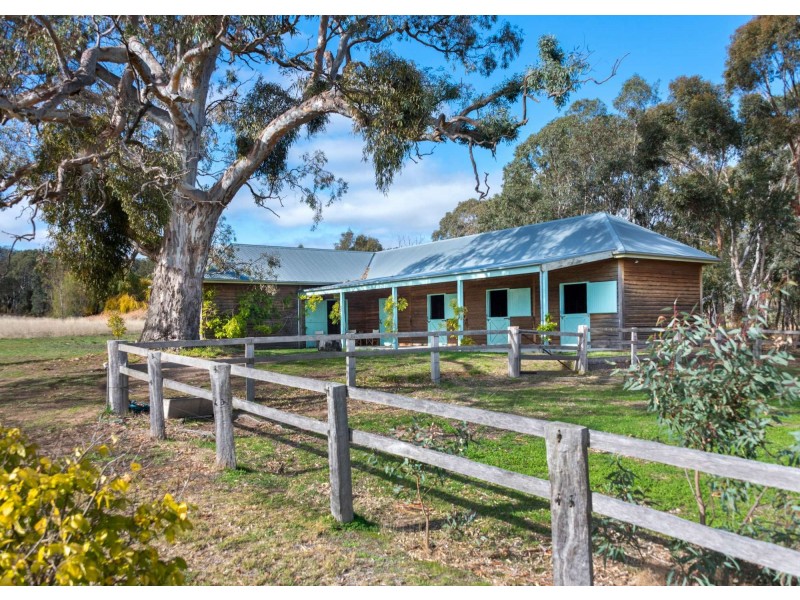 61 Thompsons Road, Harcourt VIC 3453