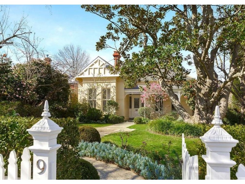 9 Glendearg Grove, Malvern VIC 3144