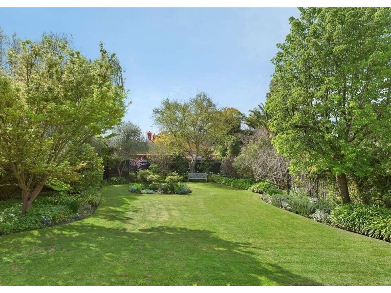 9 Glendearg Grove, Malvern VIC 3144