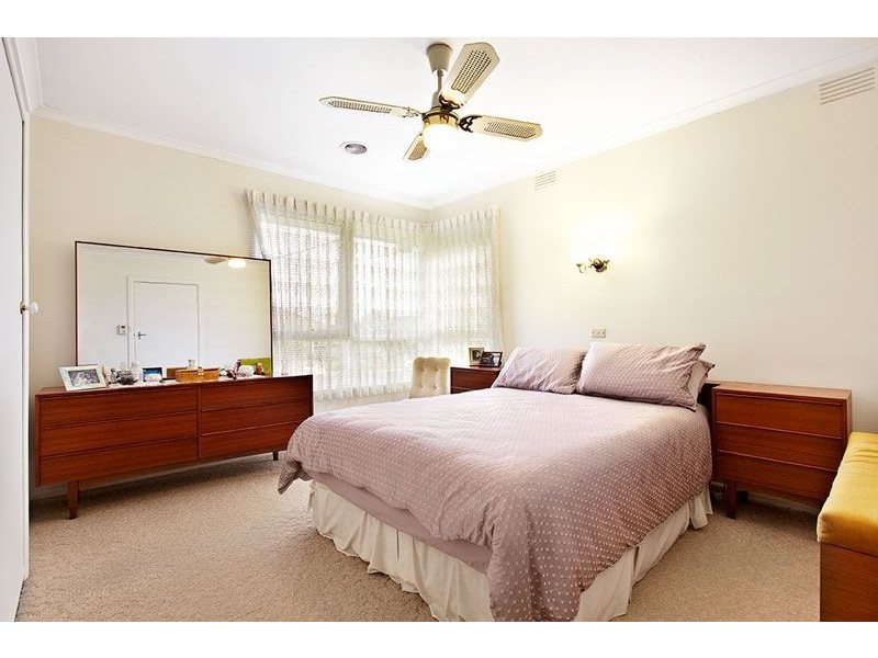 7 Taylor Avenue, Burwood East VIC 3151