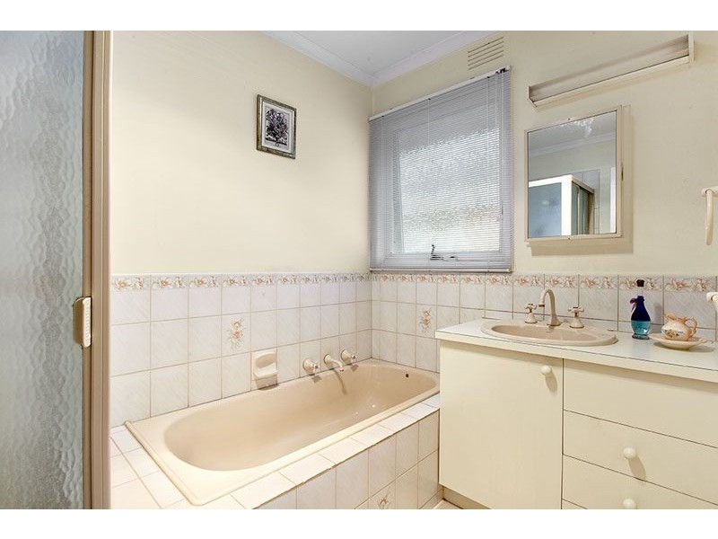 7 Taylor Avenue, Burwood East VIC 3151