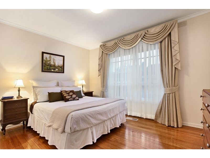 11/17 Kingsley Crescent, Mont Albert VIC 3127