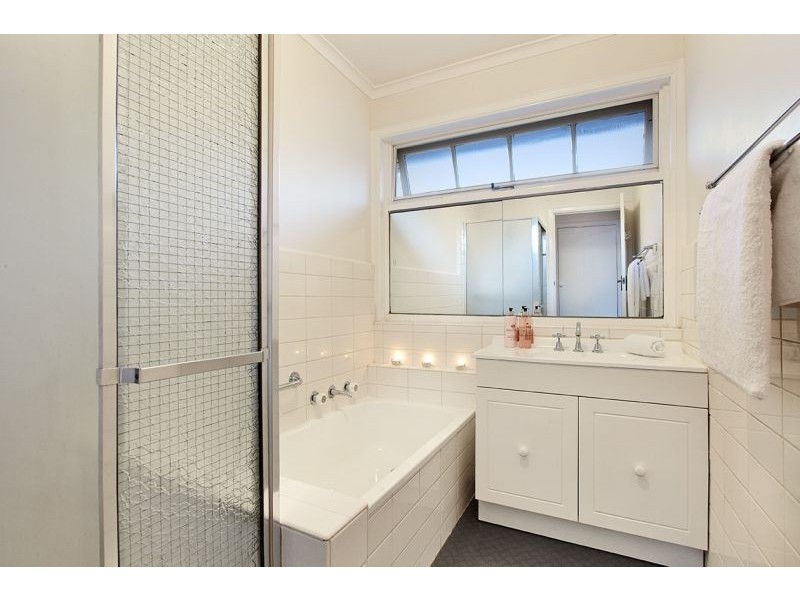 11/17 Kingsley Crescent, Mont Albert VIC 3127