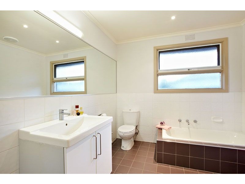 8 Suffolk Street, Blackburn VIC 3130