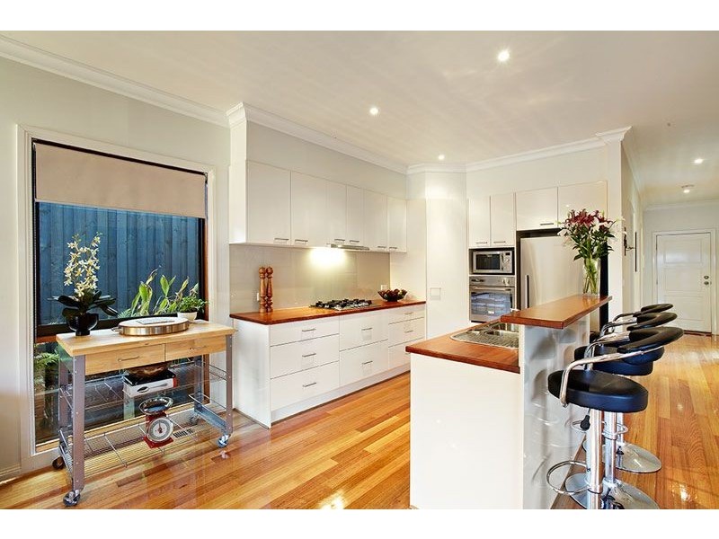 2/4 Glen Ebor Avenue, Blackburn VIC 3130