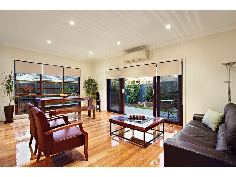 2/4 Glen Ebor Avenue, Blackburn VIC 3130