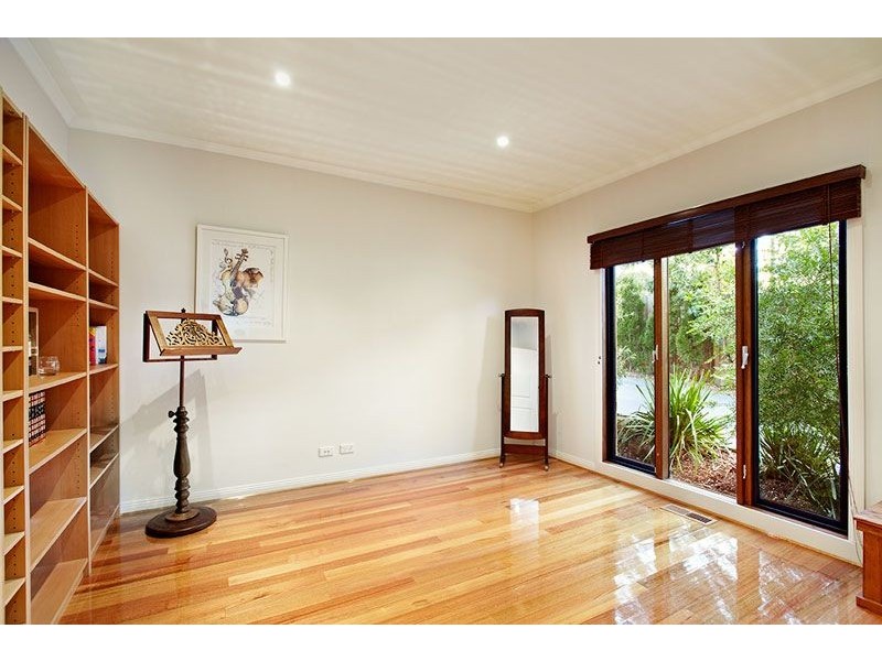 2/4 Glen Ebor Avenue, Blackburn VIC 3130