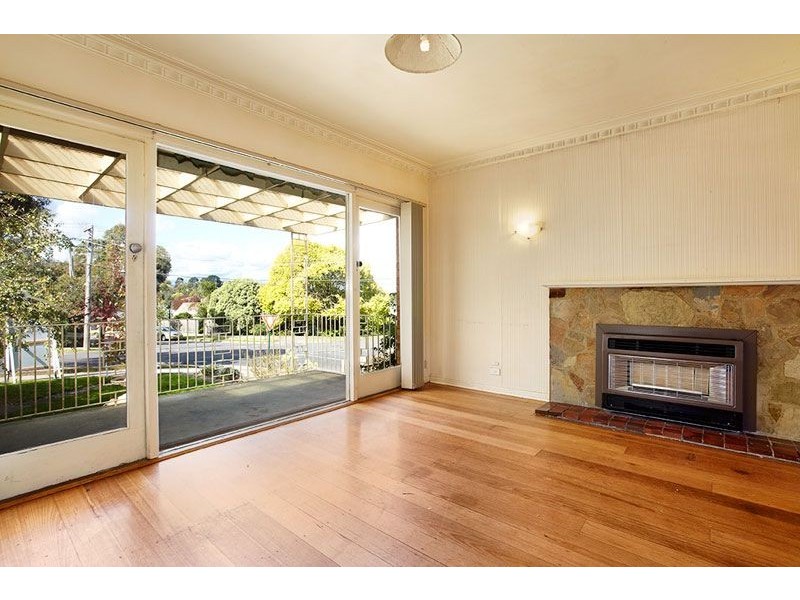 8 Reserve Avenue, Mitcham VIC 3132