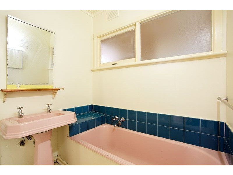 8 Reserve Avenue, Mitcham VIC 3132