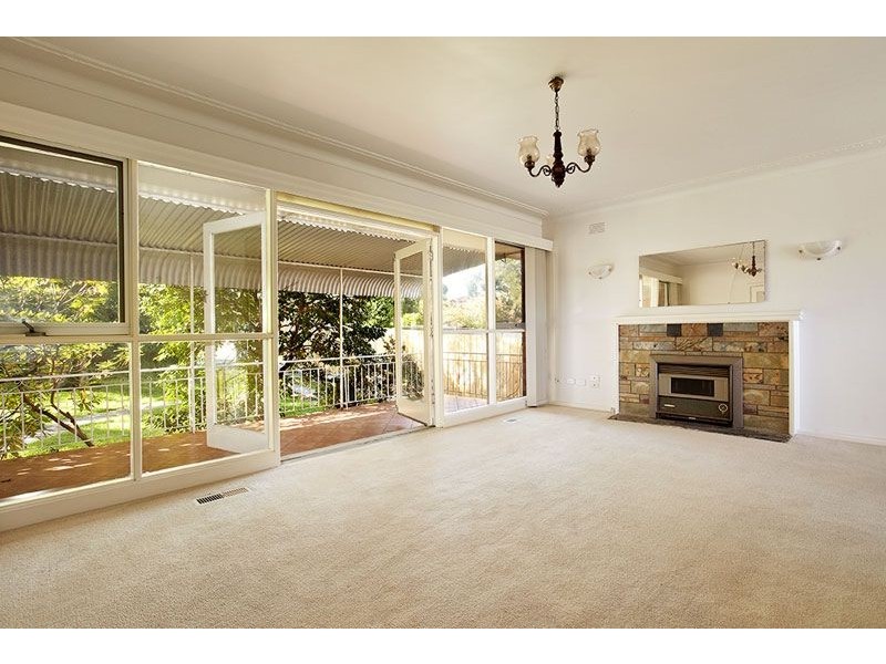 15 Watsons Road, Glen Waverley VIC 3150