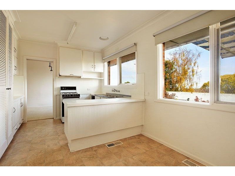 15 Watsons Road, Glen Waverley VIC 3150