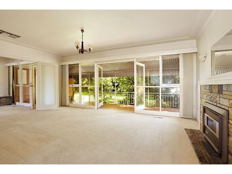 15 Watsons Road, Glen Waverley VIC 3150