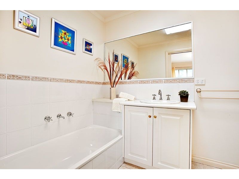 1B Chapman Street, Blackburn North VIC 3130