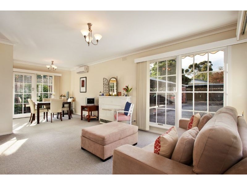 2/1 Pakenham Street, Blackburn VIC 3130