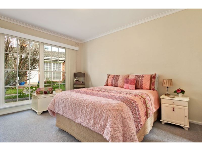 2/1 Pakenham Street, Blackburn VIC 3130