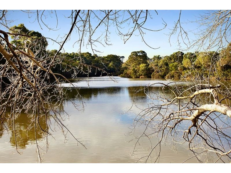 125 Lake Road, Blackburn VIC 3130
