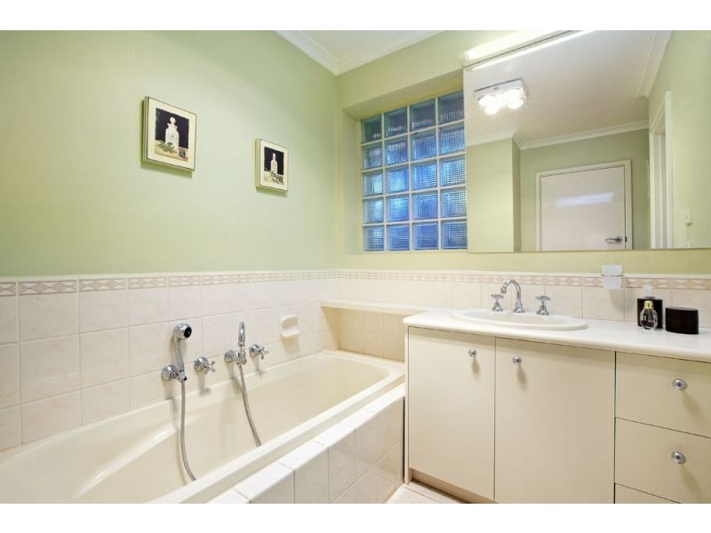 22 Lindisfarne Drive, Burwood East VIC 3151