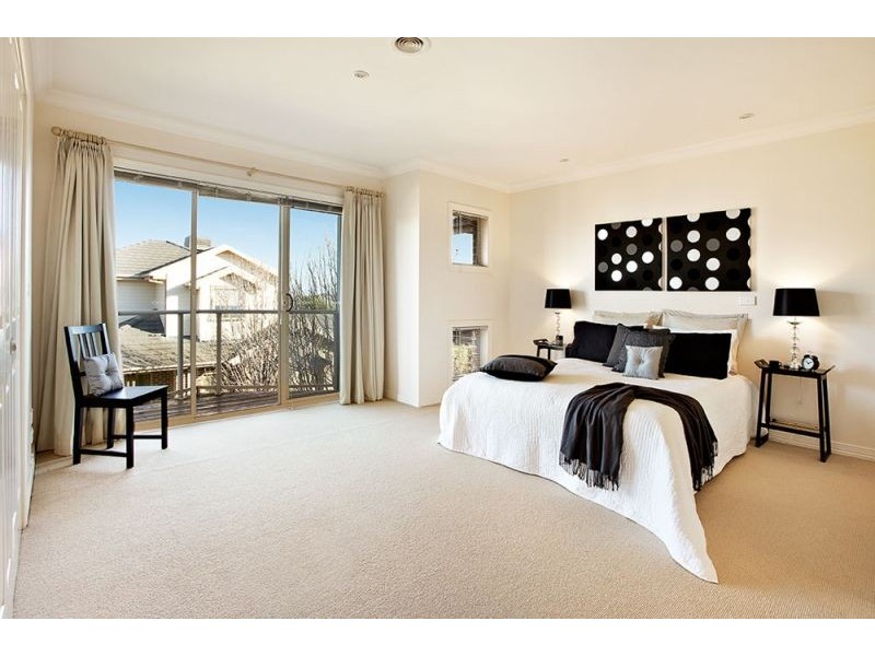 33 Kingswood Rise, Box Hill South VIC 3128