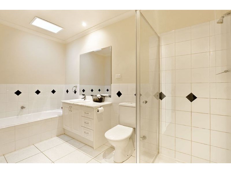 33 Kingswood Rise, Box Hill South VIC 3128