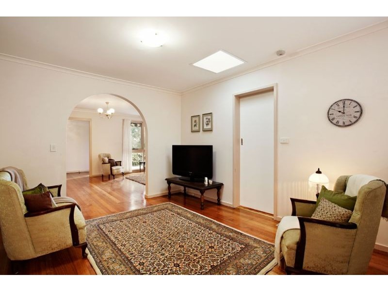 11 Ashburton Drive, Mitcham VIC 3132