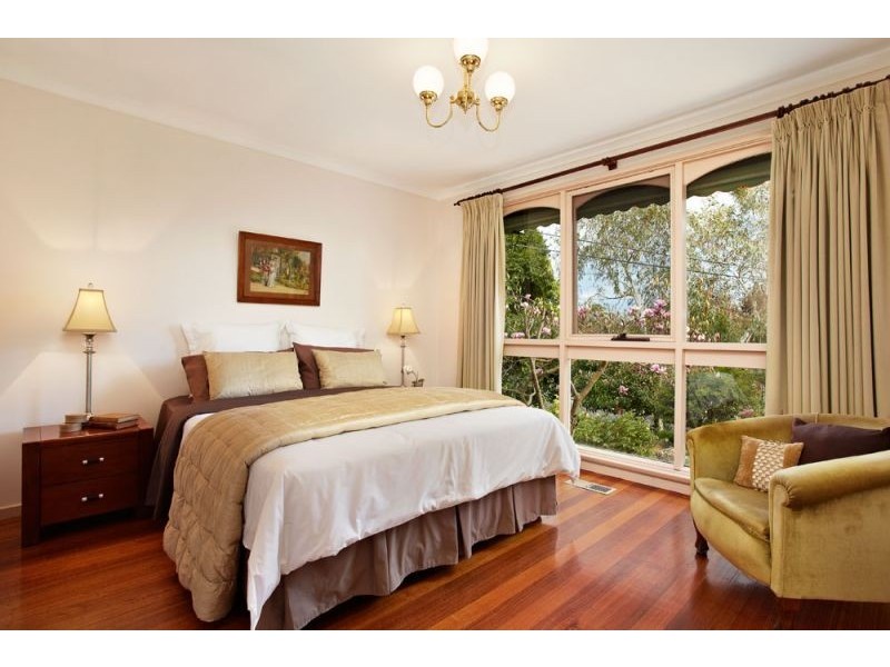 11 Ashburton Drive, Mitcham VIC 3132