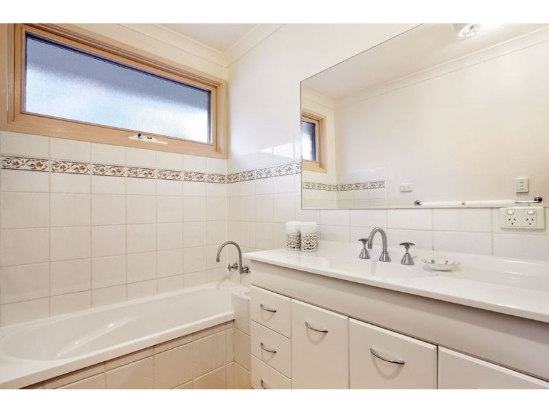 11 Ashburton Drive, Mitcham VIC 3132