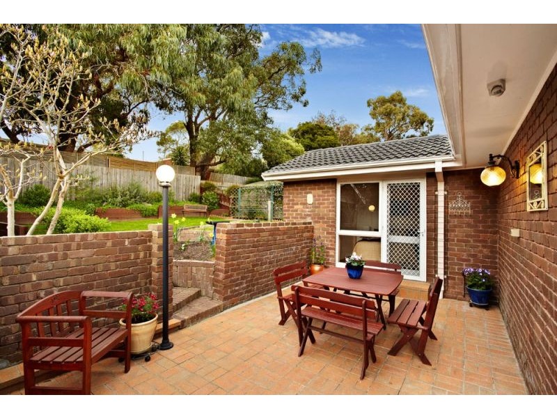 11 Ashburton Drive, Mitcham VIC 3132