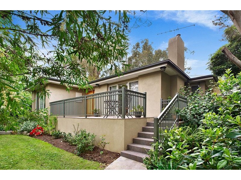 8 Rosalind Crescent, Blackburn VIC 3130