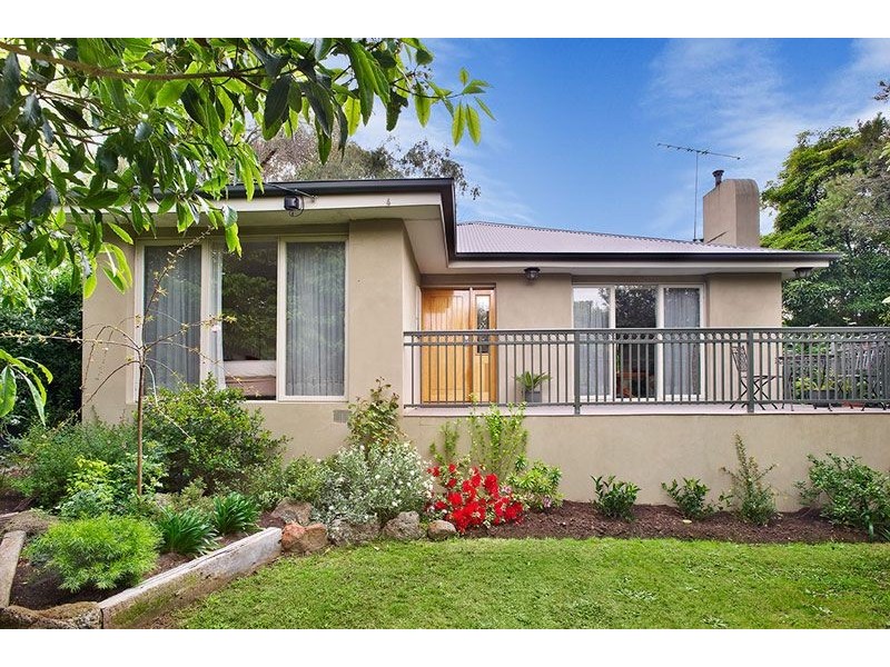 8 Rosalind Crescent, Blackburn VIC 3130