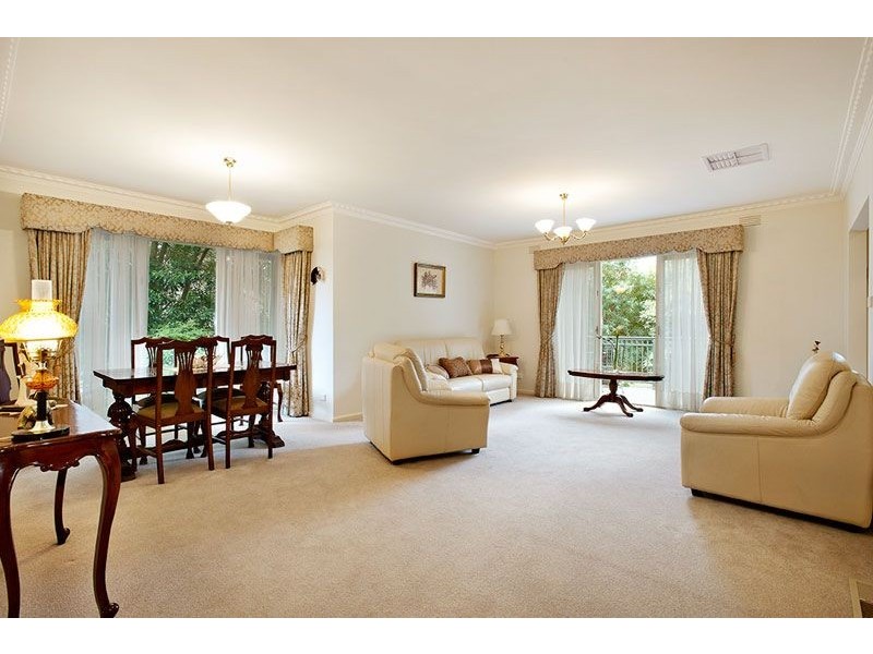 8 Rosalind Crescent, Blackburn VIC 3130
