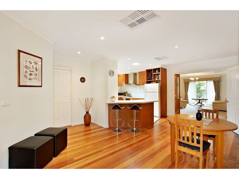 8 Rosalind Crescent, Blackburn VIC 3130