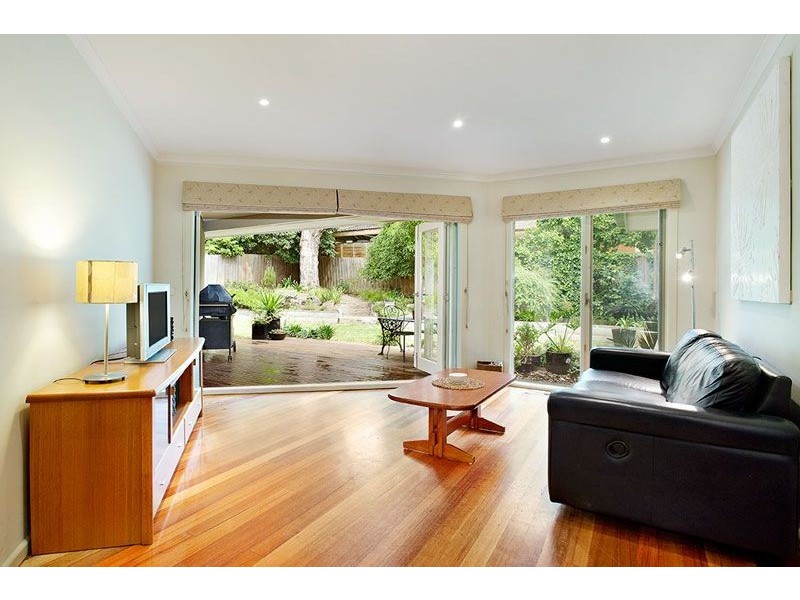 8 Rosalind Crescent, Blackburn VIC 3130