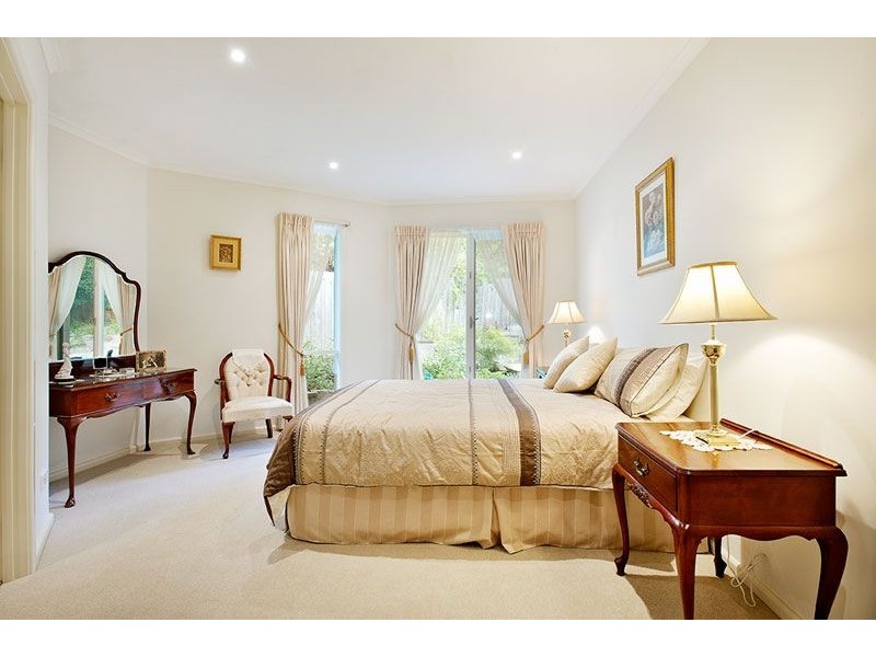8 Rosalind Crescent, Blackburn VIC 3130