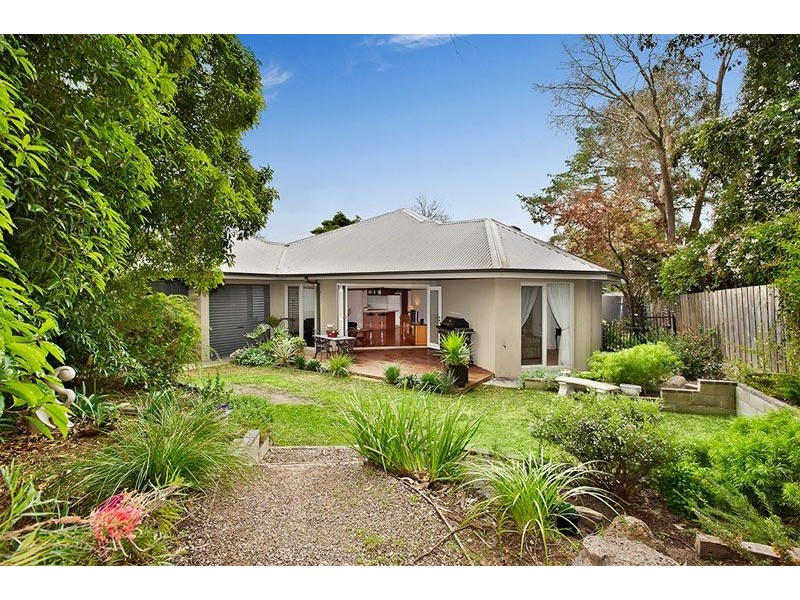 8 Rosalind Crescent, Blackburn VIC 3130