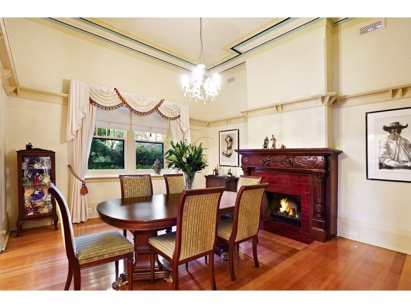 2 Gordon Crescent, Blackburn VIC 3130