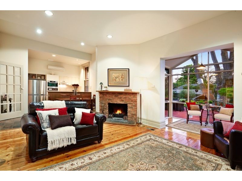 2 Gordon Crescent, Blackburn VIC 3130