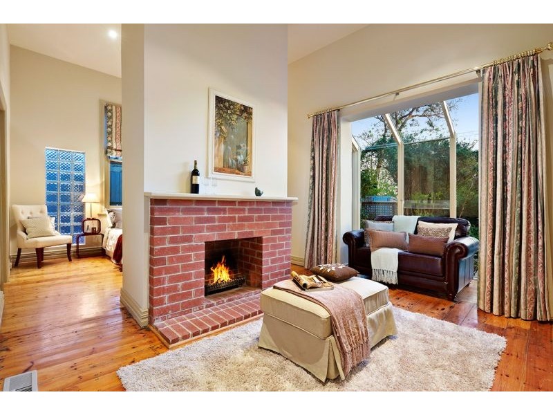 2 Gordon Crescent, Blackburn VIC 3130