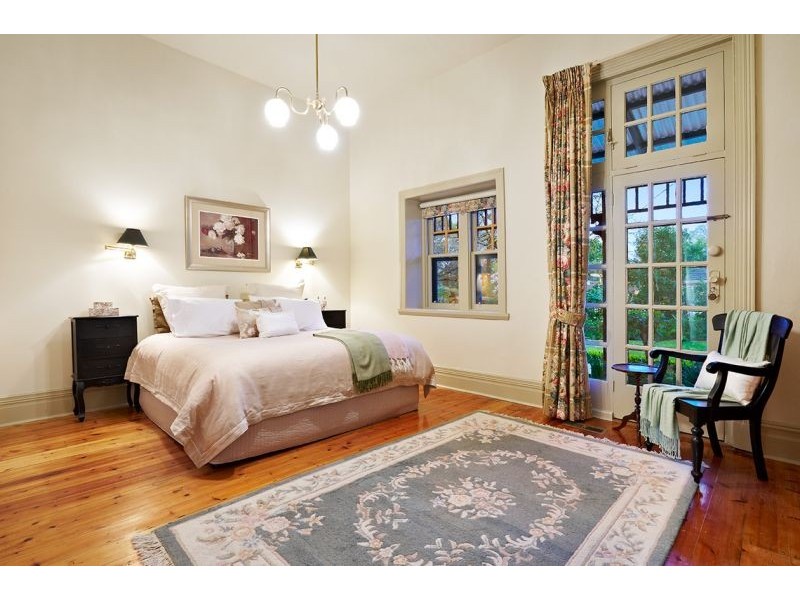 2 Gordon Crescent, Blackburn VIC 3130