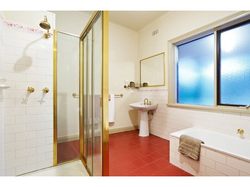 2 Gordon Crescent, Blackburn VIC 3130