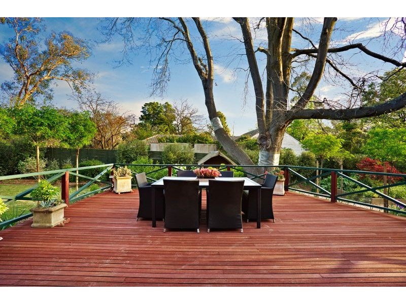 2 Gordon Crescent, Blackburn VIC 3130